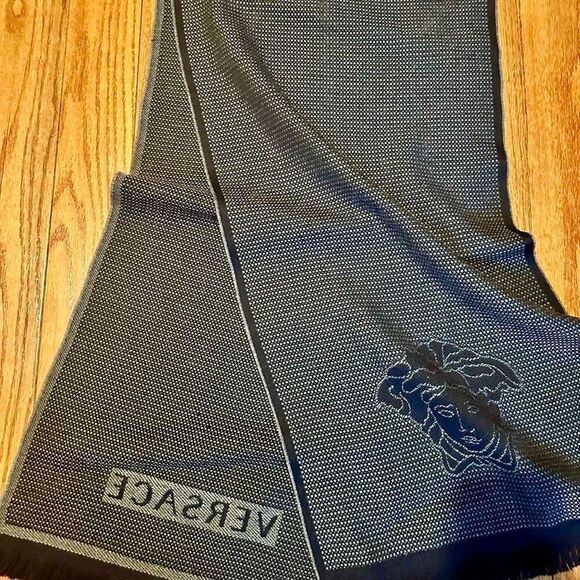 Versace Medusa Wool Scarf Throw Decor - Picture 2 of 6